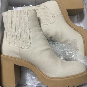 Dolce Vita Caster in Sandstone Canvas Size 9